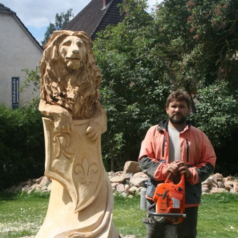 Loewe mit Schild - 12