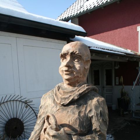 Moench mit Krug 008