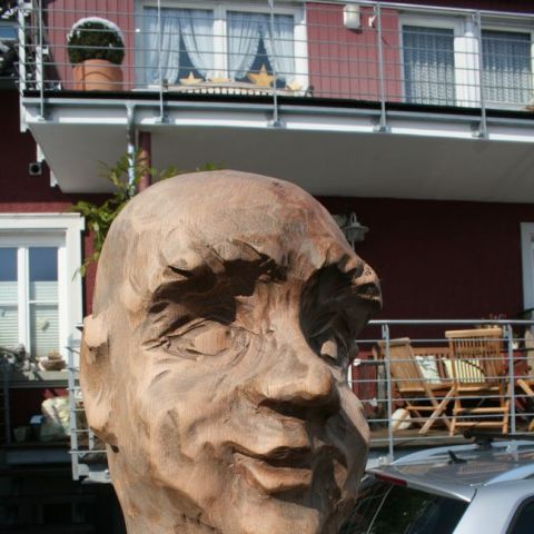 Moench mit Krug 009